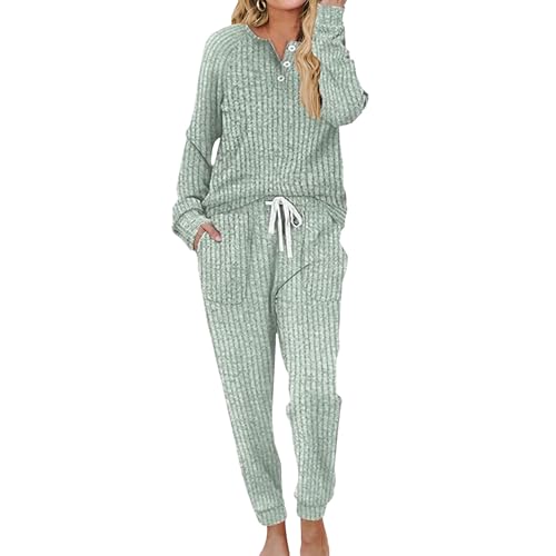 Tessuto super morbido e confortevole: il set da salotto è realizzato in un mix di 25% rayon, 70% poliestere e 5% spandex, garantendo leggerezza, traspirabilità e una vestibilità comoda. Questo comodo completo è progettato per farti rilassare tutto il giorno, sia che tu stia rilassandoti o uscendo.