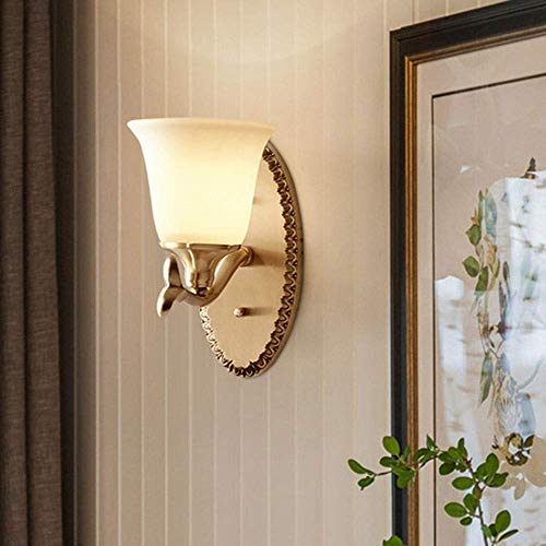 Applique murale en cuivre doré au design européen raffiné pour illuminer votre salon