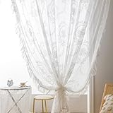 Élégance pure pour n'importe quelle pièce : ce délicat rideau en gaze de tulle offre une sensation aérée et romantique à votre espace. Ajoute une touche finale douce qui améliore l'ambiance de la pièce sans la submerger.