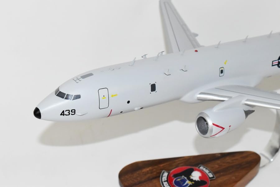 Miniatura 8 de VP-16 War Eagles P-8a (439) Modelo