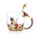 Produktbild Emaille-Glas Becher: Kristall-Glas Tasse mit Emaillöffel (320ml - Red Rose), Rutschfester Untersetzer & Tuch - Kunst Handwerk Glas Becher Teeglas Kaffeeglas Set in einer luxuriösen Geschenkbox