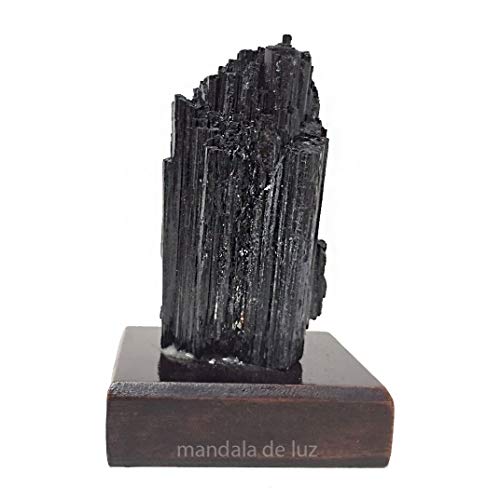 Turmalina Negra Bruta Na Base de Madeira Pequena