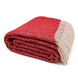 Material – 100% Reine Wolle – diese wunderbare weiche Wolldecke zeichnet sich durch die Leichtigkeit, Anschmiegsamkeit und eine hohe Wärmespeicherkraft aus.