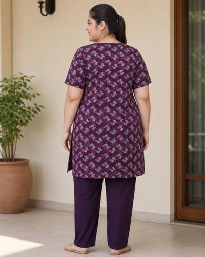 Image of In Love Women's All-Over Printed Cotton Plus Size Longline T-Shirt with Pockets