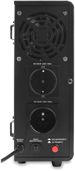 Деталізована задня частина view інвертора, на якому зображено дві розетки змінного струму, вентилятор охолодження та перемикачі керування.