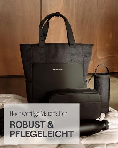 Kapten & Son Rucksack Lindby Diaper Set All Black 18 L | 2in1 Wickelrucksack & Wickeltasche mit Kinderwagen- und Kofferbefestigung | inklusive Kulturtasche, Wickelunterlage & isolierter Flaschenhalter