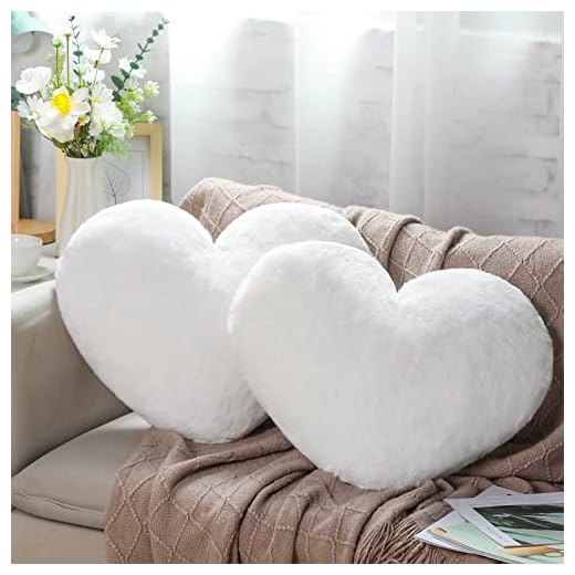 Unittype Heart Throw Pillow 2 Pieces 20 x 15.7 Inch Faux Bunny Fur Decorative Pillow Heart Shaped Fluffy Pillows Soft Cute Pillows for Bedroom Aesthetic with Insert for Women Girl (White)