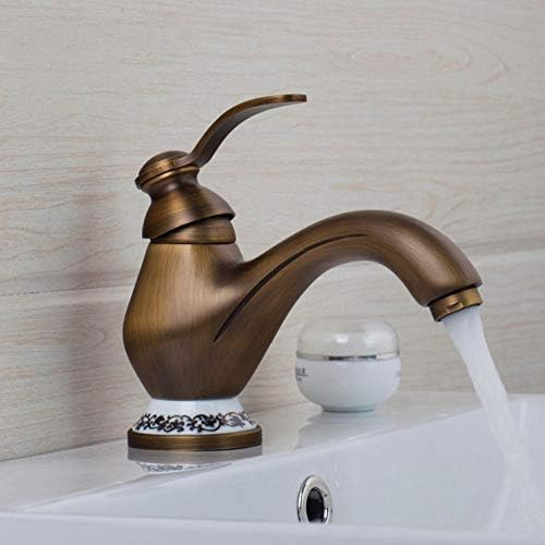 Évier de salle de bains : remplacez votre vieux mitigeur par ce robinet en laiton antique chic