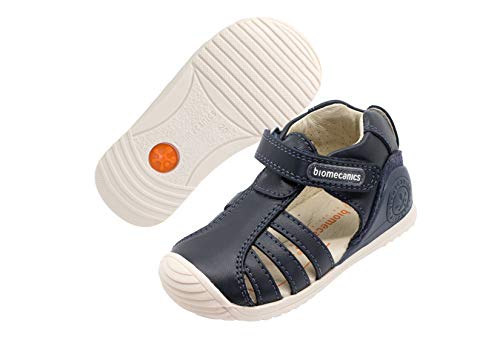 Sandales fermées Biomecanics en cuir souple pour accompagner la croissance des pieds de bébé
