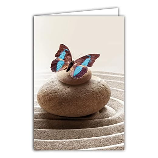 Afie 68-4011 Tarjeta interior blanca con sobres - Mariposa Azul Guijarros Jardín Zen Meditación Descansa energías positivas Fuerzas Naturaleza Para ti Feliz Cumpleaños Feliz Fiesta Gracias Coraje