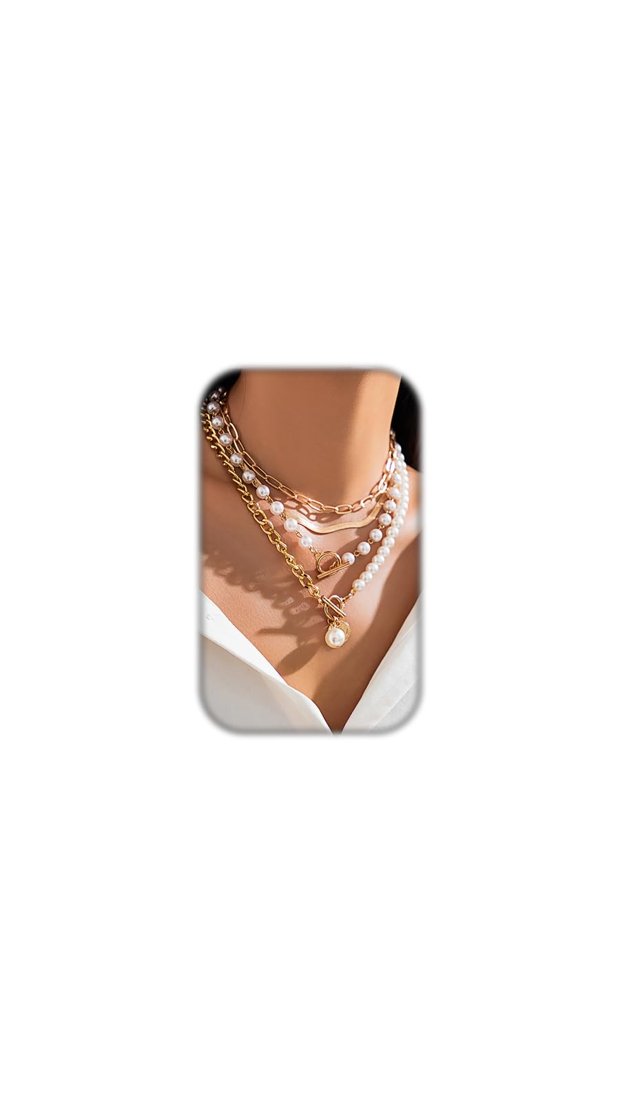 Collier ras du cou en or pour femme : look de plage chic