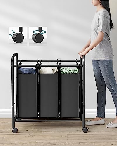 SONGMICS LSF003B kosz na pranie z 3 przegródkami, z kółkami, do sortowania prania, z uchwytami, wyjmowane kieszonki materiałowe, czarny