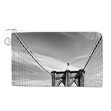 Haute qualité : ces petits porte-monnaie imprimés Brooklyn Bridge sont fabriqués en toile durable, confortable à utiliser, bien fait, fermeture éclair lisse, de bonne qualité, facile à tirer.