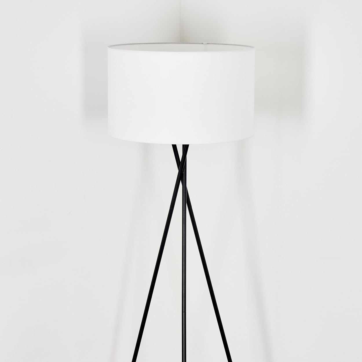 HOFSTEIN Stehleuchte Flemming, Stehlampe aus Metall im modernen Design mit Schirm aus Stoff, Ø 50 cm, 157,5 cm, E27, mit Fußschalter - Wohnzimmer, Schlafzimmer, Esszimmer, Flur