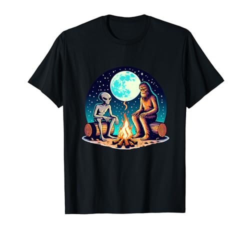 Bigfoot y Alien sentados junto a la fogata Camiseta