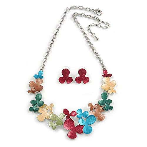 Collar y pendientes de tuerca florales en estuche para regalar en ocasiones especiales 4