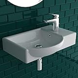 Dieser herrlich weiße, funktionale Hänge-Waschtisch von Alpenberger bietet genau das, was einen echten Blickfänger im Badezimmer ausmacht. Die gefällige puristische Form und glatte Oberflächenstruktur verleiht morgendlichem Zähneputzen und Rasieren einen gebührenden Frischekick. Aufgrund seiner Größe eignet sich das Becken auch hervorragend für Gäste-WCs und kleine Badezimmer.