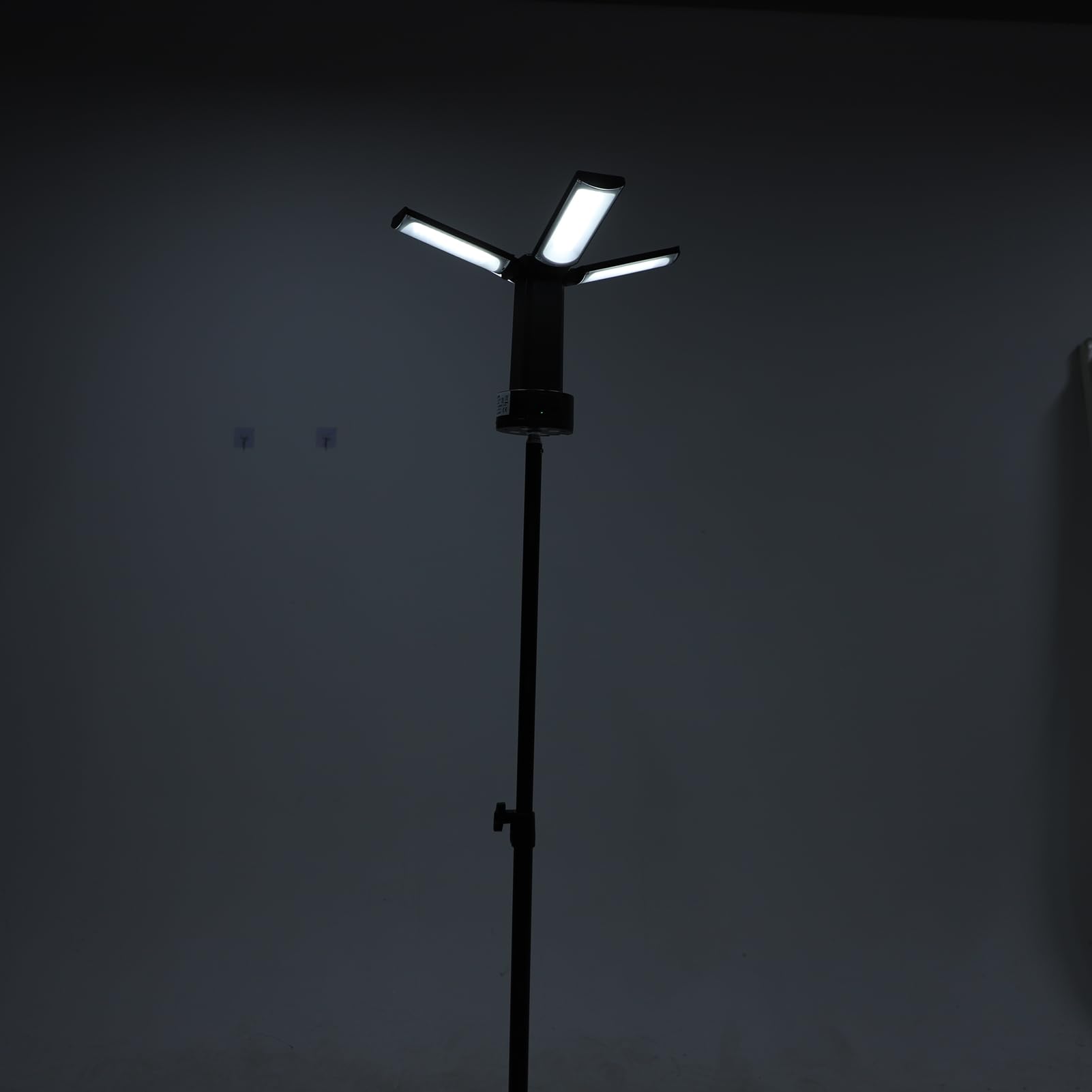 Luocute Luce da Campeggio Ricaricabile con Supporto, 4 Pannelli LED Regolabili 4100LM 6000K Lanterna Portatile Dimmerabile, con Base Magnetica Treppiede per Tenda da Campeggio di Emergenza