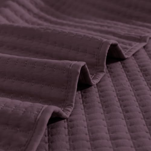 King Size Quilt-Lightweight Plum Bedspreads King Quilt Bedding Set by WRENSONGE - Used condition - Image 6