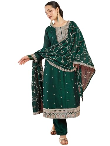 Collier ras du cou perles sur ensemble pantalon vert confortable