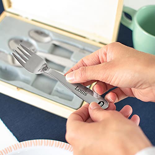 Foto von LAUBLUST Kinderbesteck mit Namensgravur - Dschungel Gravur & Geschenkbox weiß | Besteck mit Namen - Geschenk zur Taufe für Kinder - Taufgeschenke für Jungen & Mädchen | Personalisierte Erinnerungsbox