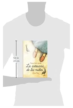 Hardcover La Artesana de Las Nubes [Spanish] Book
