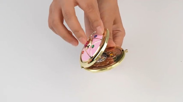 Espejo de Maquillaje Portátil Redondo Anime Japonés miniatura 7