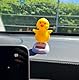 formano Solar Wackelfigur Küken 10cm - lustige Dekofigur solarbetrieben tanzend - Geschenkidee für Auto, Büro & Fensterbank - in transparenter Geschenkbox Solar, Keine Batterien nötig, Ente gelb
