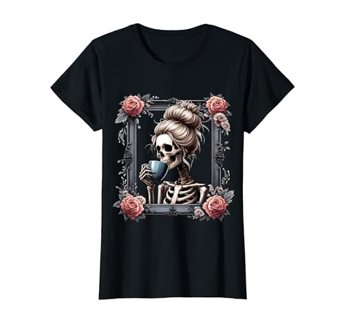Messy Bun Skeleton Drinking Coffee Vintage Halloween Funny Camiseta