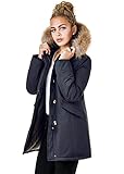 Unser Model ist 1,72 cm groß bei einem Körpergewicht von 51 kg und trägt die Größe XS.