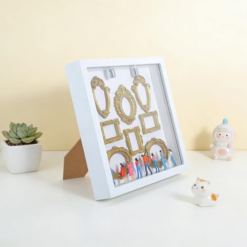 SOLUSTRE Miniaturowa Gablota Muzealna Shadow Box z Złotą Ramą i Mini Figurkami Dekoracyjne Pudełko Cieni DIY Do Zdjęć Pamiątkowych Białe Do Samodzielnego Montażu Biurko i Półkę
