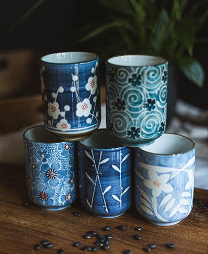 Bowltiful Tazze da tè in ceramica stile giapponese, elegante motivo floreale (set completo di 5 tazze) Bowltiful Tazze da tè in ceramica stile giapponese, elegante motivo floreale (set completo di 5 tazze)