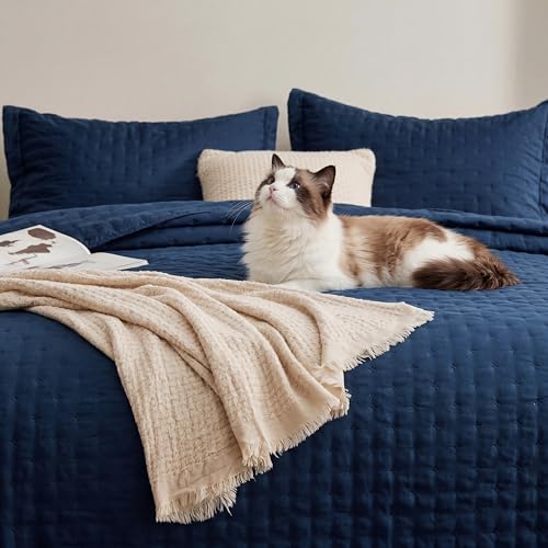 Image of Bedsure Twin Quilt - Ultra Soft Twin XL Quilt Bedding for Dorm Decor, Lightweight All-Season Comforter, Navy Blue Bedspread Coverlet with Clover Pattern, 68 x 86 Inches