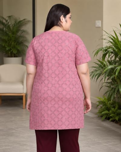 Image of In Love Women's All-Over Printed Cotton Plus Size Longline T-Shirt with Pockets