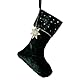 Ginger Ray Green Velvet Embroidered Weihnachtsstrumpf mit Charme Kamindeko