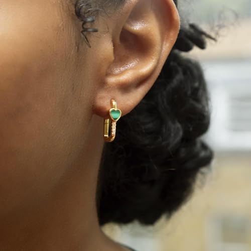 Boucles d'oreilles huggy malachite en cœur, le cadeau idéal pour femme
