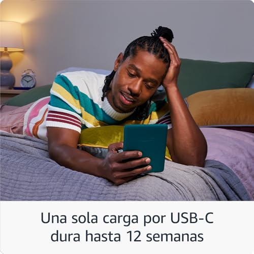 Hombre relajado usando Kindle Paperwhite, destacando la duración de la batería de hasta 12 semanas
