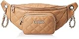 Die modische GUESS Tasche wird Ihrem Outfit den letzten Schliff verleihen und es zu einem großartigen Gesamtwerk machen. Die Gürteltasche besitzt ein modernes Design, das mit seinem gesteppten Rautenmuster und den Goldfarbenen Details jeden überzeugt! Maße: 25 x 13 x 8 cm