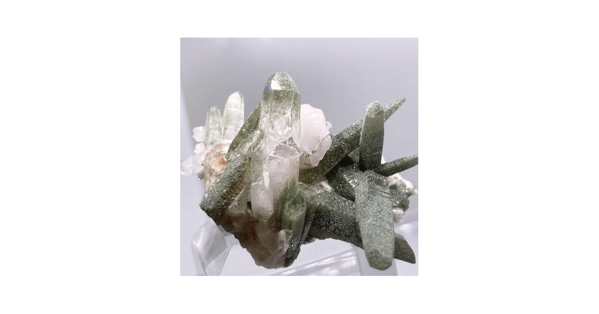 Amazon.co.jp: ヒマラヤ水晶 クローライト クォーツ 原石 鉱物