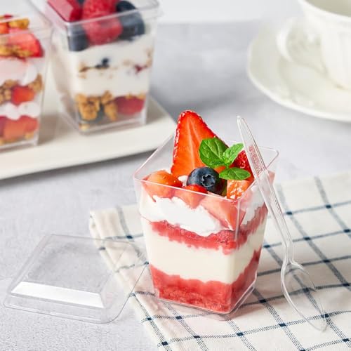 AUTOWNLUX 50 Stück Dessertgläser Plastik mit Deckel und Löffeln, 5oz/160ml Dessertbecher Wiederverwendbar, Quadratischer Plastikbecher für Dessert Pudding Mousse Eiscreme Party