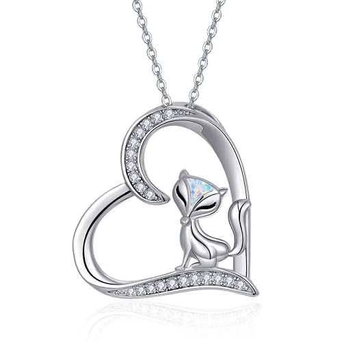 Pendentif lune en argent pour femme, le bijou poétique idéal à porter au quotidien