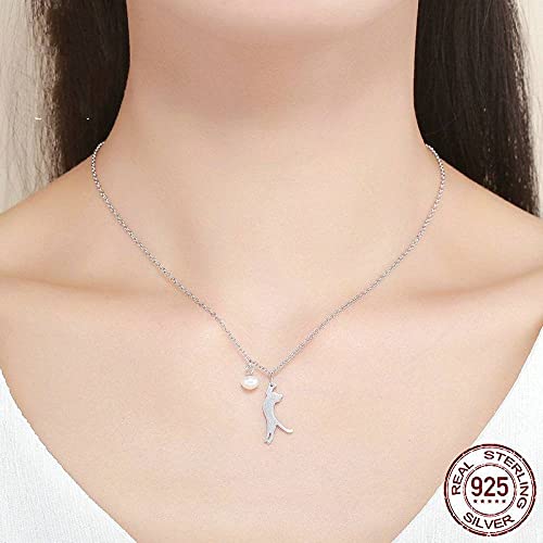 Collier chat perlé tendance minimaliste aux finitions uniques
