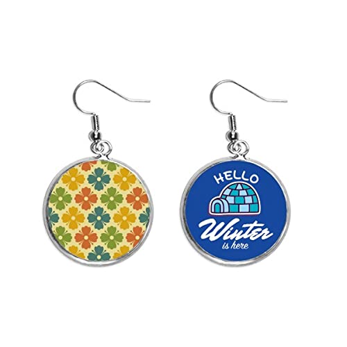 Pendientes de hielo de invierno con pétalos color caramelo pasto