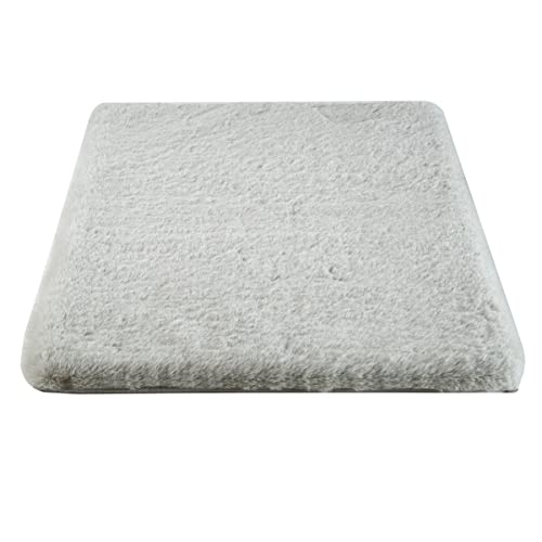 Home-Complete Faux Fur Bath Mat – 21x34-Inch Nonslip Jacquard Fake Rabbit Fur Rug for Bathroom, Hallway, or Kitchen - Modern Room Decor (Silver)
