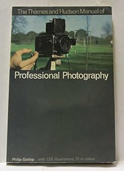 Paperback Manual of professional photography Book