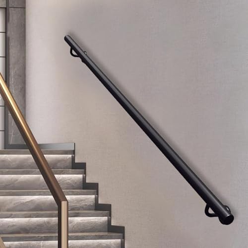 Rambarde d'escalier en fer forgé robuste et élégante pour sécuriser votre patio extérieur