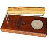 SET COMPLETO: Incluye quemador de madera, varillas metálicas de soporte, vela de té y palo santo, todo presentado en un elegante set de regalo