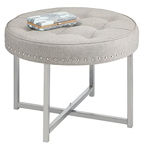 mDesign Escabel tapizado – Reposapiés Redondo de Metal y poliéster con Tachuelas Decorativas – Banqueta descalzadora para el Pasillo, el Dormitorio y Otras Habitaciones – Gris Claro y Plateado