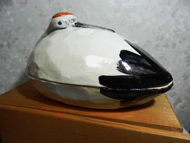 箱書き「鶴　富多物　荷平」、朱文印「謹製」、底印「醍醐　荷平」の蓋物 箱書き「鶴 富多物 荷平」、朱文印「謹製」、底印「醍醐 荷平」の蓋物