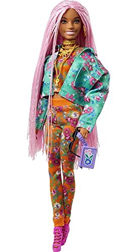 Barbie GXF09 - Extra Puppe, pinke Flechtzöpfe, in Floral bedruckter Jacke & Hose, DJ Haustier-Maus, mehrlagiges Outfit… – Bild 5